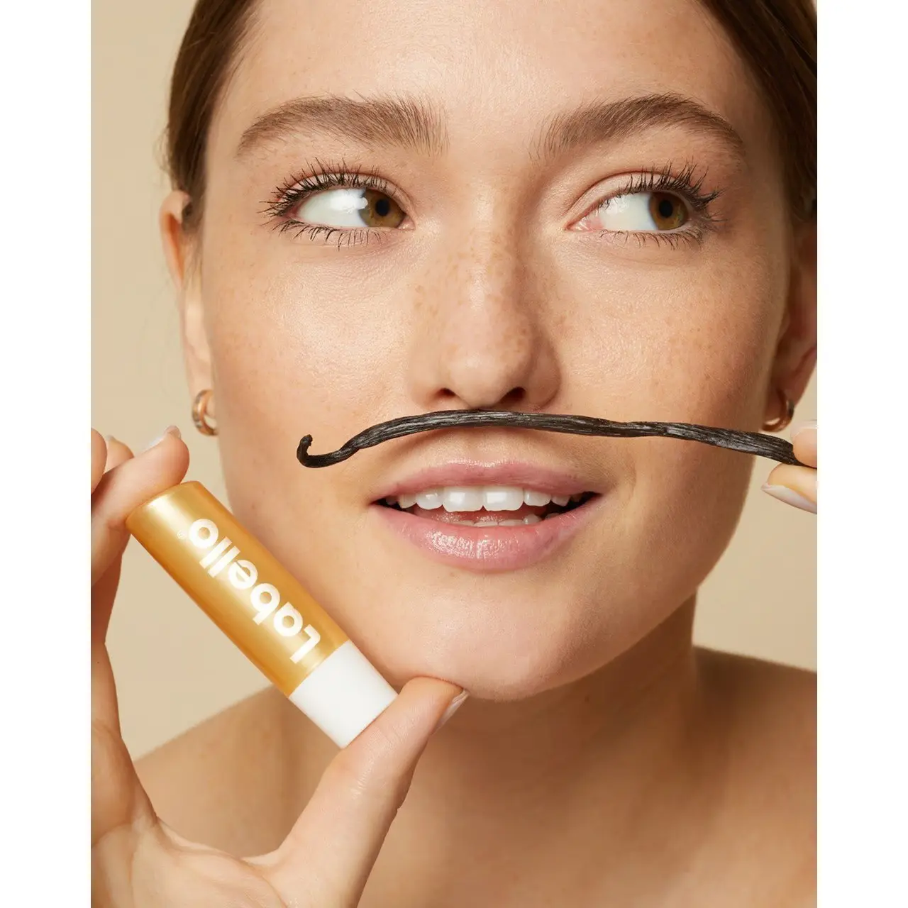 بالم لب مرطوبکننده لابلو وانیلی وزن 4.8گرم - Image 3